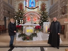 Dekoracja kościoła na Święta Bożego Narodzenia wykonała Aneta Stobiecka, 22.12.2022