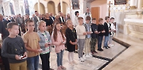 Poświęcenie i rozdanie różańców oraz książeczek dzieciom przygotowującym sie do Pierwszej Komunii, 1.10.2023 r.